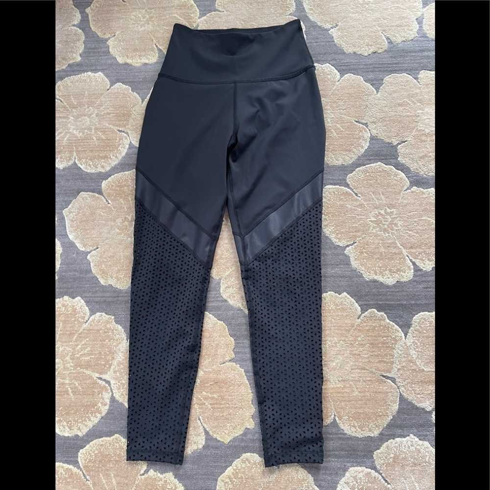 Beyond Yoga-black perf condition,sleek and comfy.